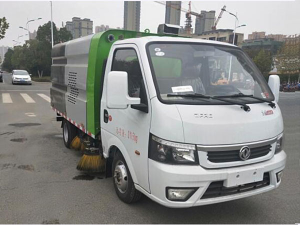 东风涂逸扫路车 国六