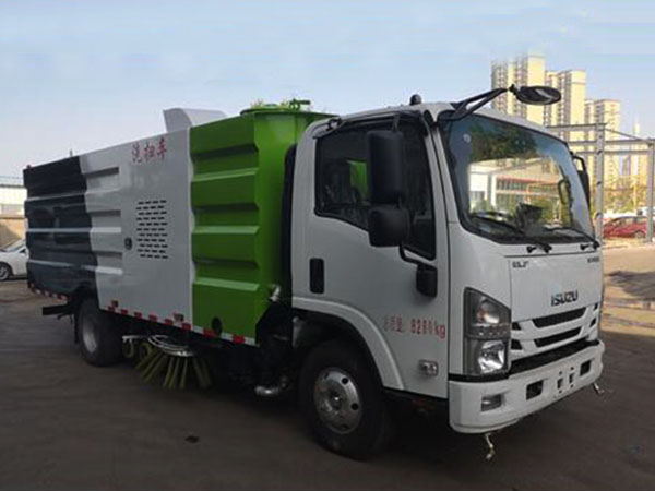 国六五十铃8方洗扫车
