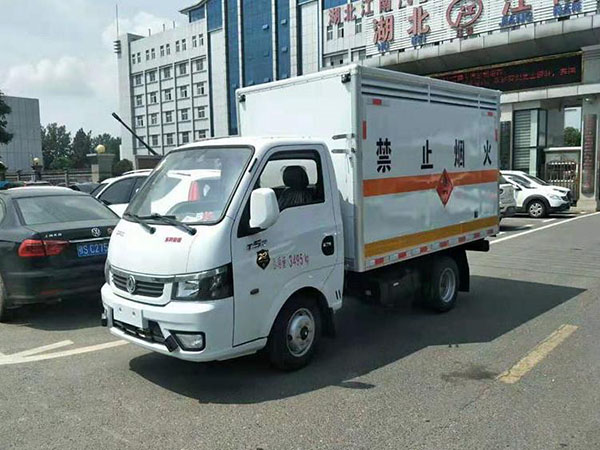 东风涂逸国六易燃气体厢式运输车